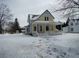 204 S Locust St, Genoa, IL 60135