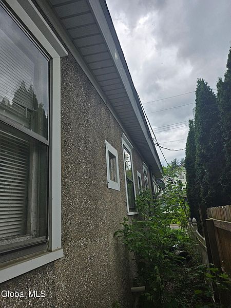 3rd image of 412 Jackson Avenue