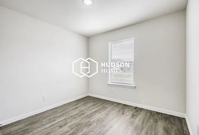 2033 Clay St — Photo 9