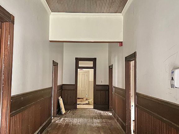 4th image of 200 E Adair St
