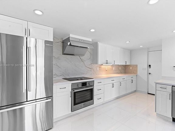 4th image of 345 Ocean Dr APT 515