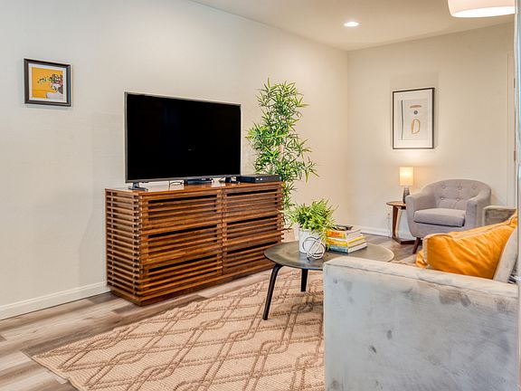 2nd image of 978 Helen Ave #3