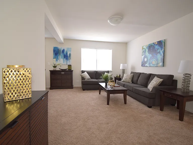 Stansbury Manor Apartments & Townhomes — Photo 17