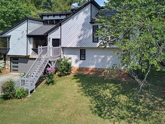 3rd image of 2996 Rockbridge Rd