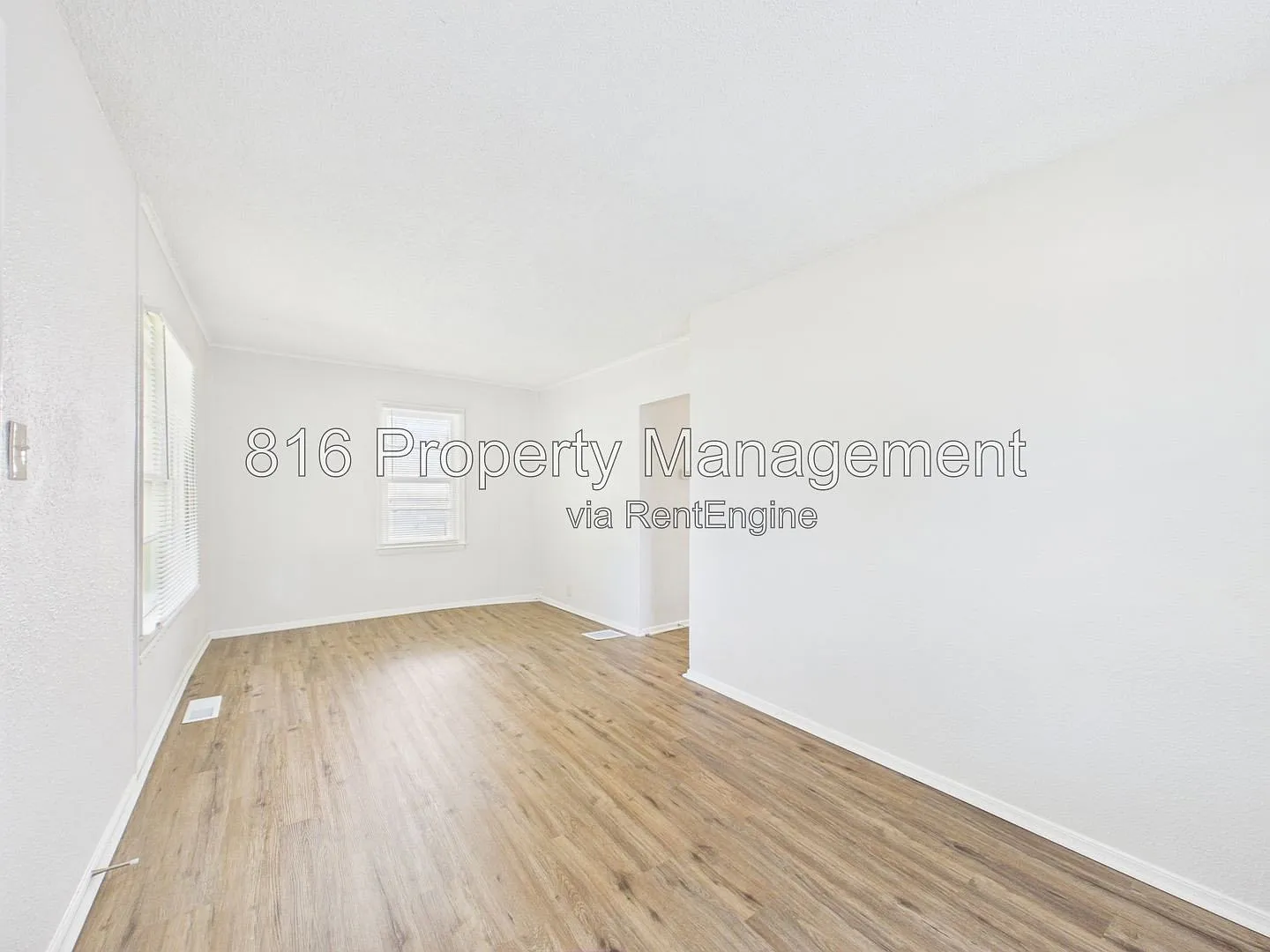 2 bed, 1.0 bath, $1,095 — Photo 2