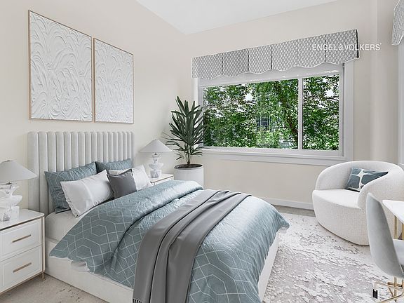 4th image of 95 Charles St #Townhouse