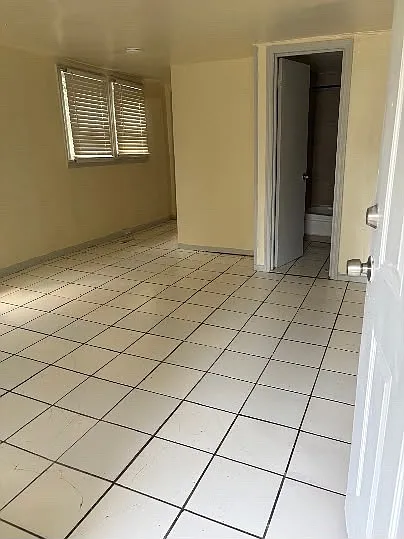 3 bed, 1000 sqft, $950 — Photo 3