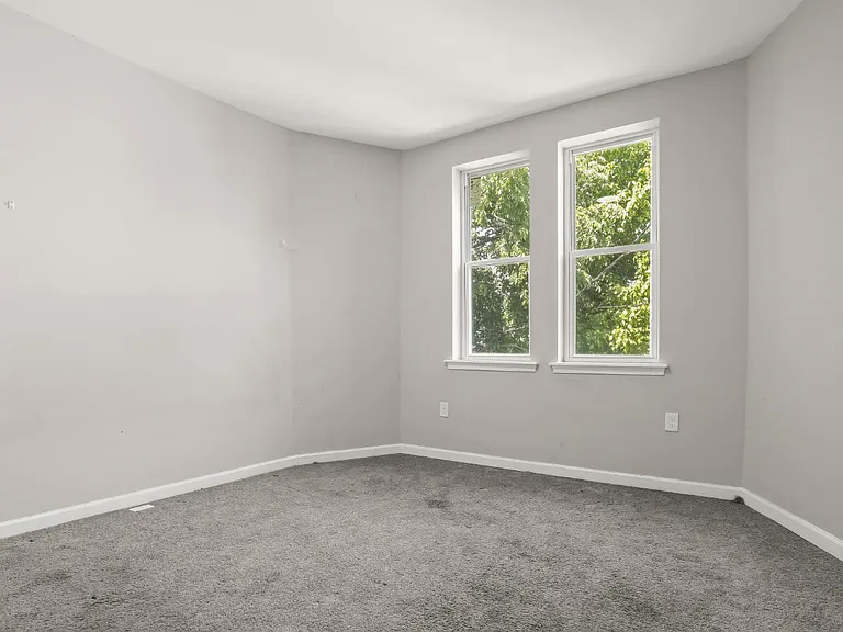 2424 Liberty Heights Ave — Photo 10