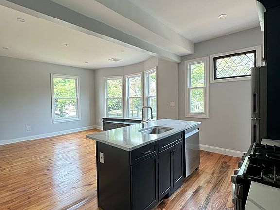 2nd image of 544 Whitney Ave APT 2