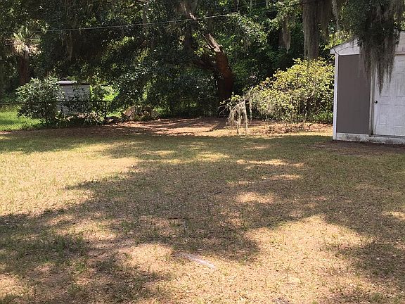 Large Fenced Yard and Laundry Shed
