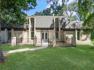 619 River Plantation Dr, Conroe, TX 77302