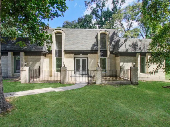 619 River Plantation Dr, Conroe, TX 77302