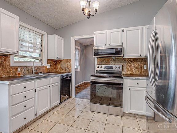 3rd image of 2540 Rosary Cir