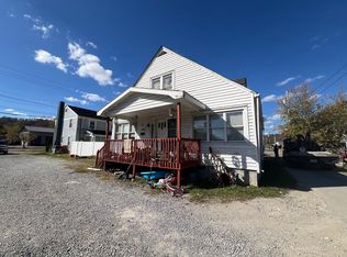 452 N Lake Dr, Prestonsburg, KY 41653