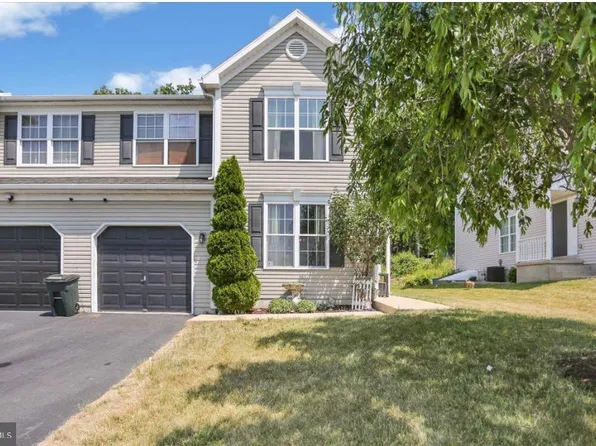 1054 Alexander Dr, Temple, PA 19560