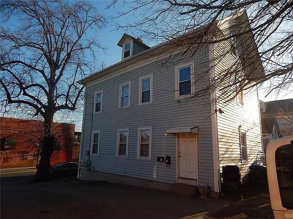 4th image of 141 Delaine St