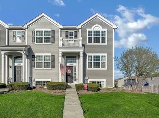 1089 Sapphire Ln, Pingree Grove, IL 60140