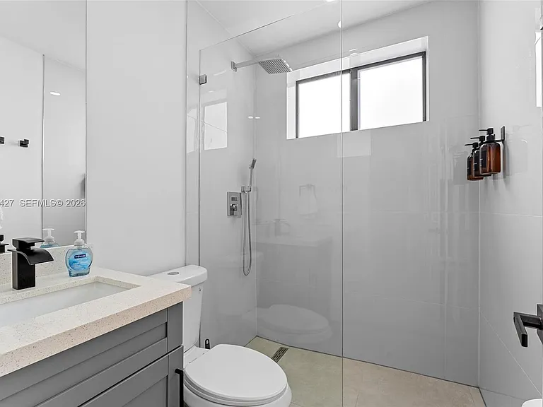 1144 SW 4th St #8 — Photo 12