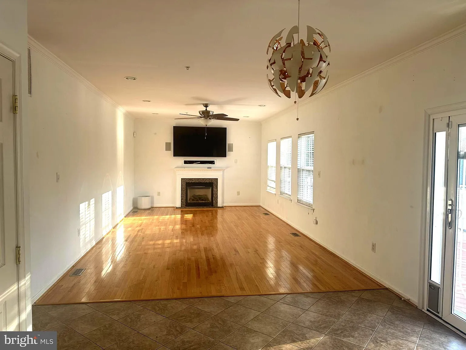 5 bed, 2.5 bath, 4700 sqft, $4,150 — Photo 2