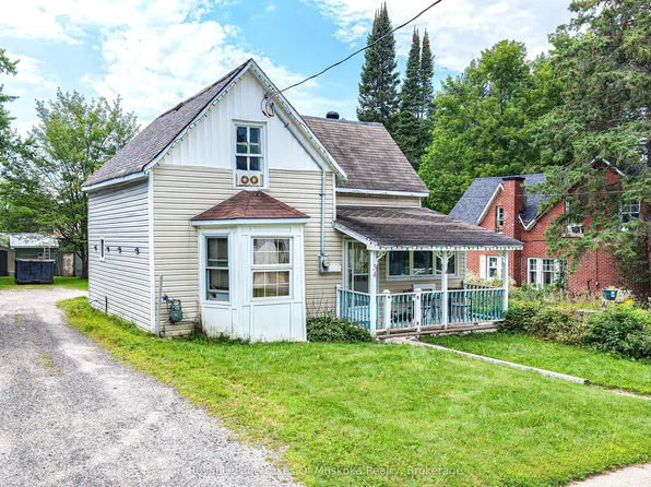 34 Young St, Bracebridge, ON P1L 1G7
