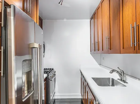 888 Eighth Avenue image 5 of 6