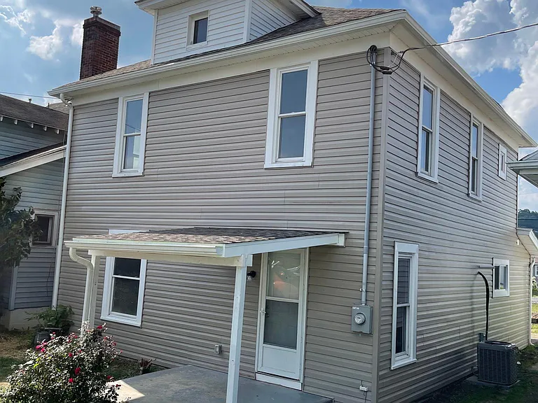 409 Maryland Ave — Photo 1