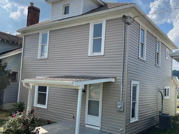 409 Maryland Ave, Nutter Fort, WV 26301