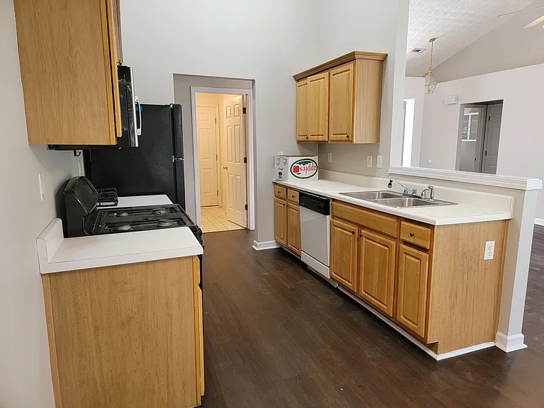 2379 Hillvale Cir — Photo 5