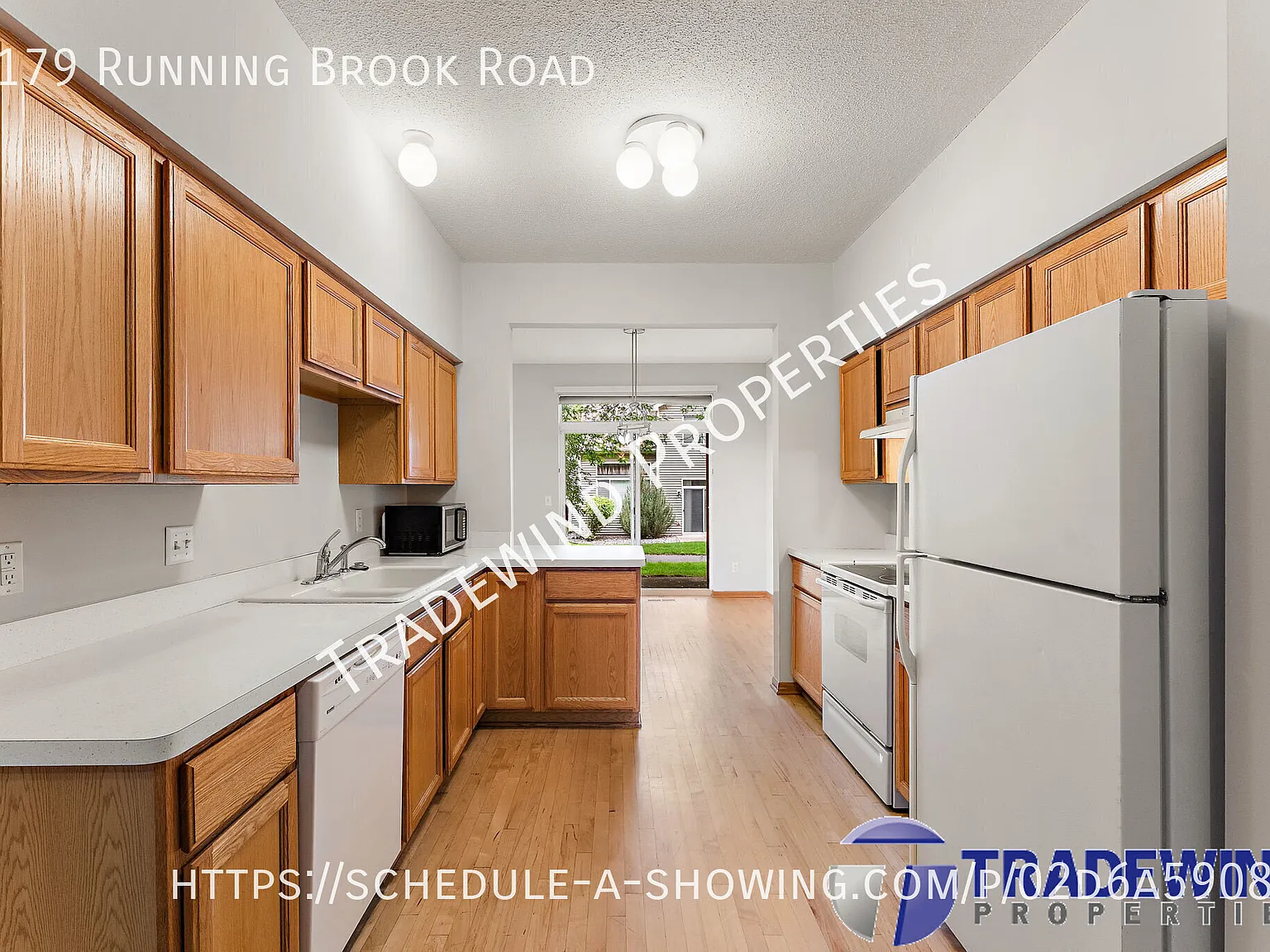 Excellent 2 Bed 2.5 Bath Townhome — Photo 2