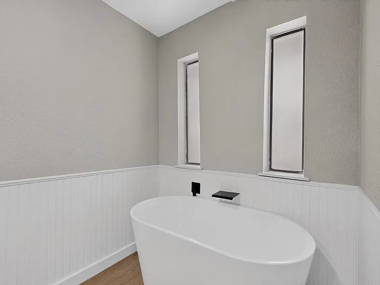 2308 Chamberlain Dr — Photo 24