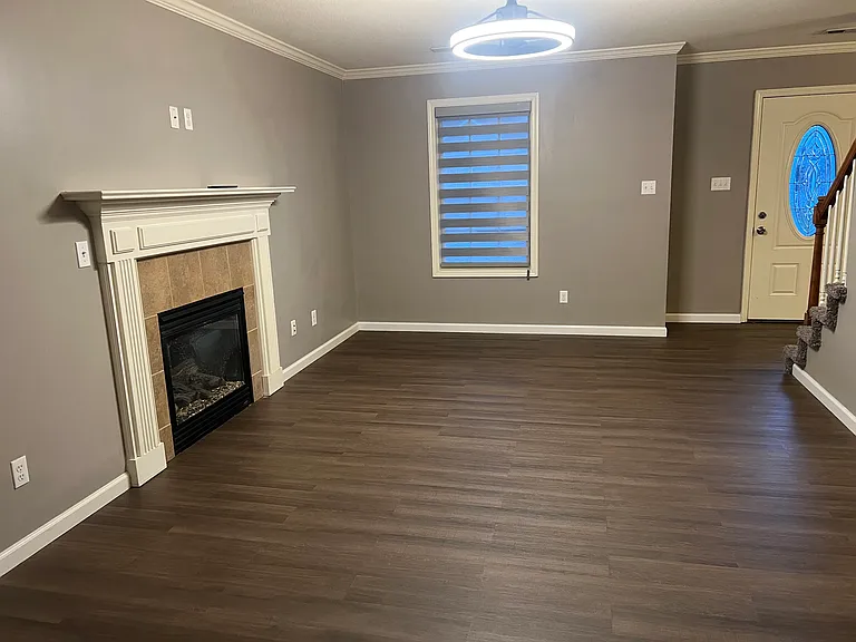 1112 Gilbert Station Ln — Photo 3