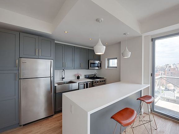 3rd image of 270 W 17th St