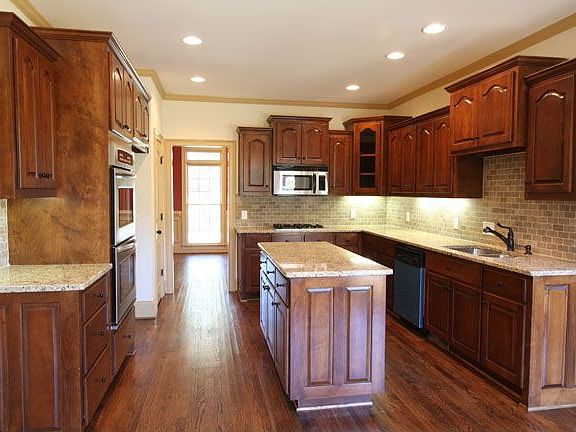 Granite, Hardwoods, all Stainless!