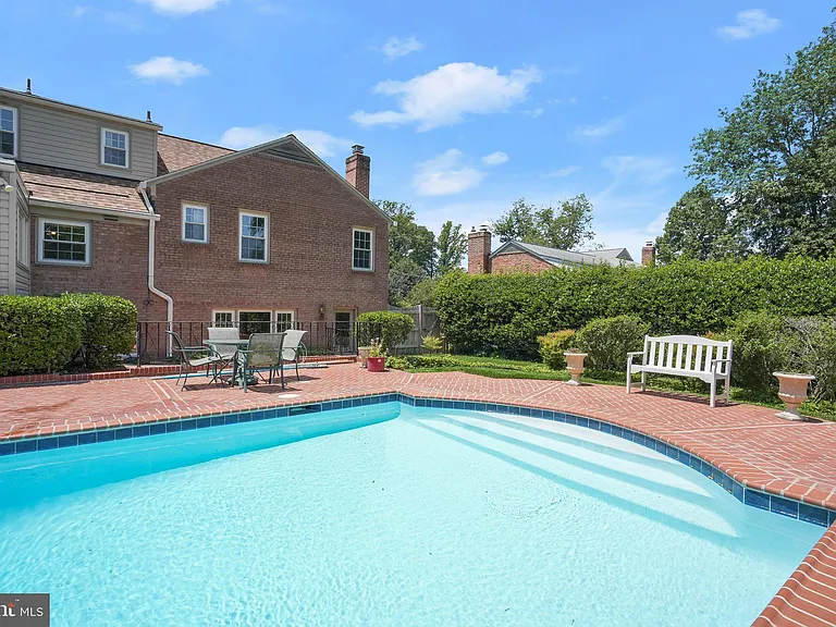 7109 Radnor Rd — Photo 43