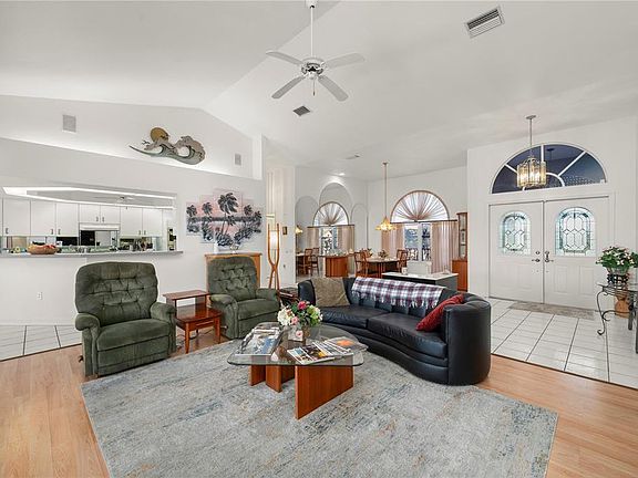 4th image of 1432 Razorbill Ln