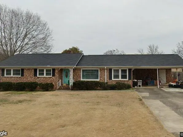 103 Saint James Dr, Spartanburg, SC 29301