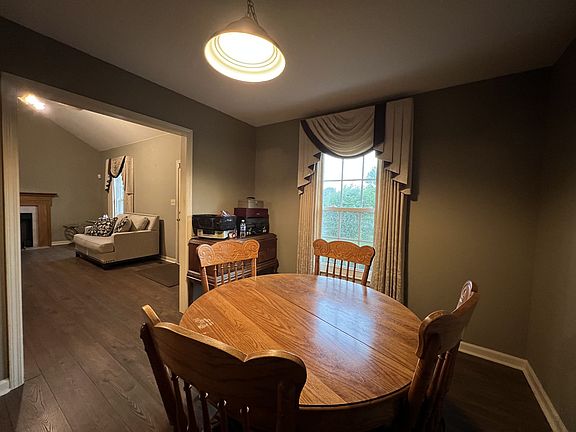 5th image of 298 Arrowood Dr