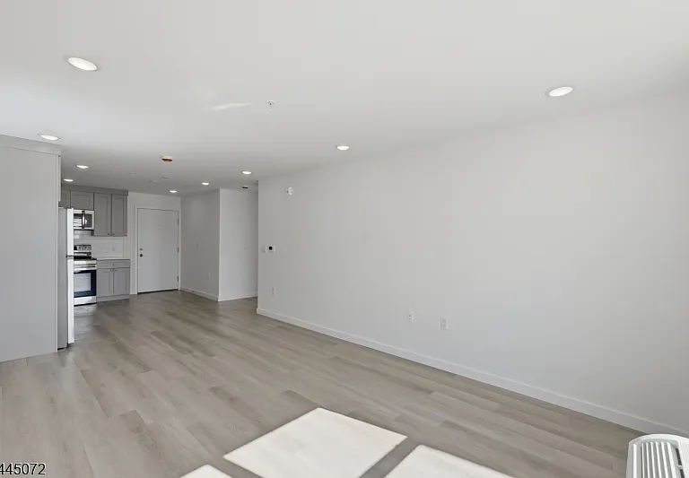 566 Springfield Ave #202 — Photo 4