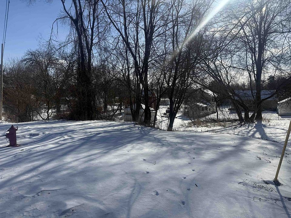 2nd image of 315 Granite St