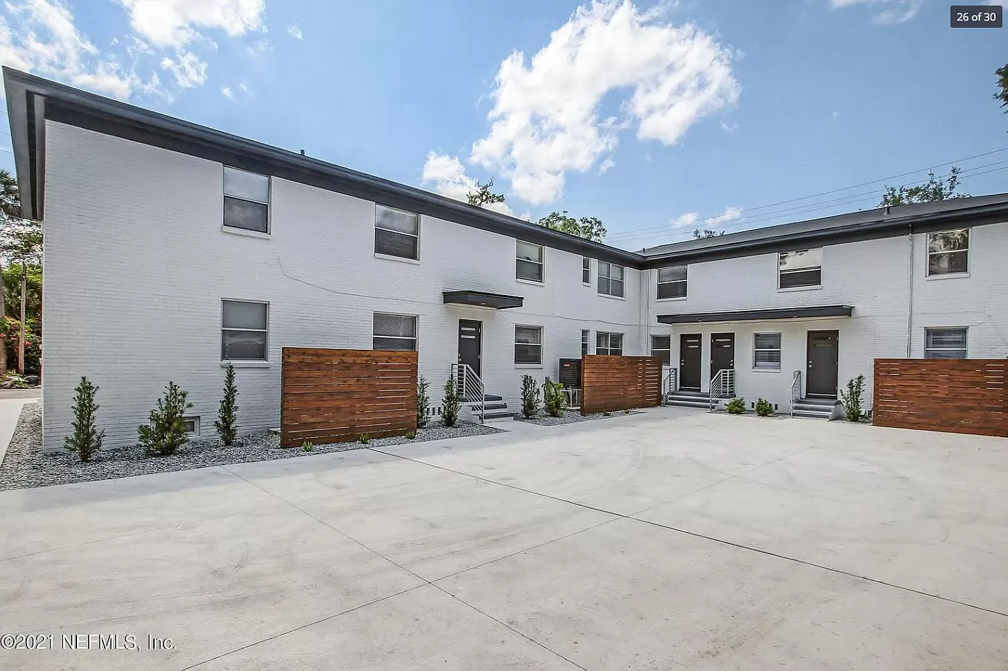 2160 Riverside Ave — Photo 3