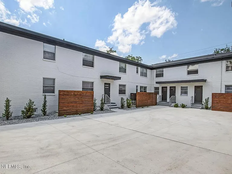 2160 Riverside Ave #6 — Photo 3