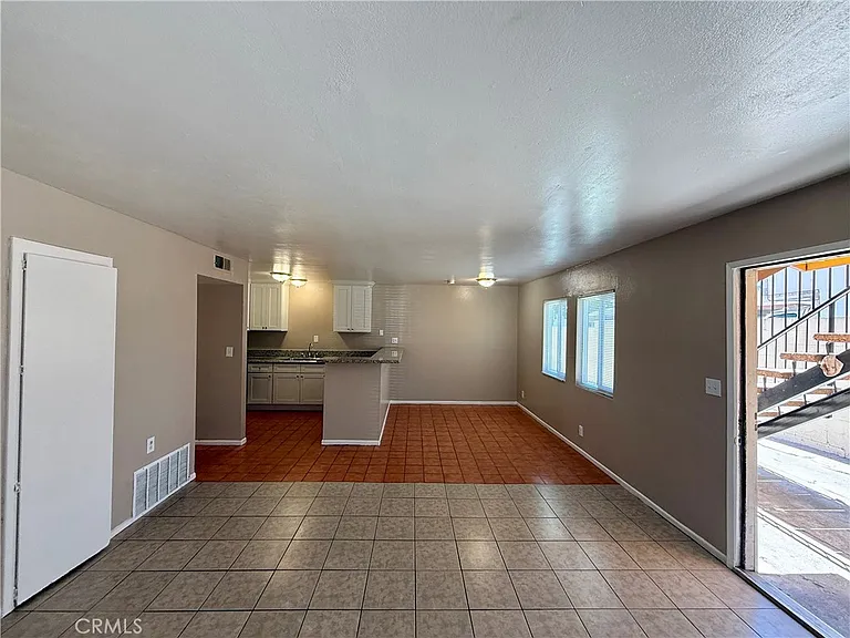 1134 W Stoneridge Ct #D — Photo 3