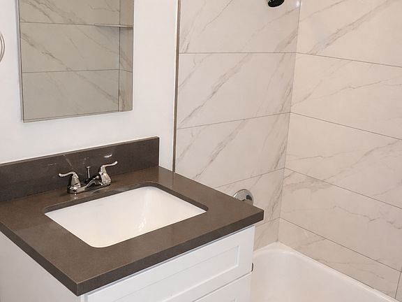 4th image of 812 Larch St APT 3