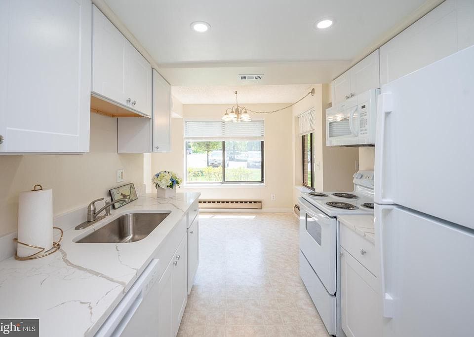 1st image of 15310 Beaverbrook Ct Unit 89-1B