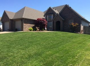 303 Prairie Ln, Monett, MO 65708