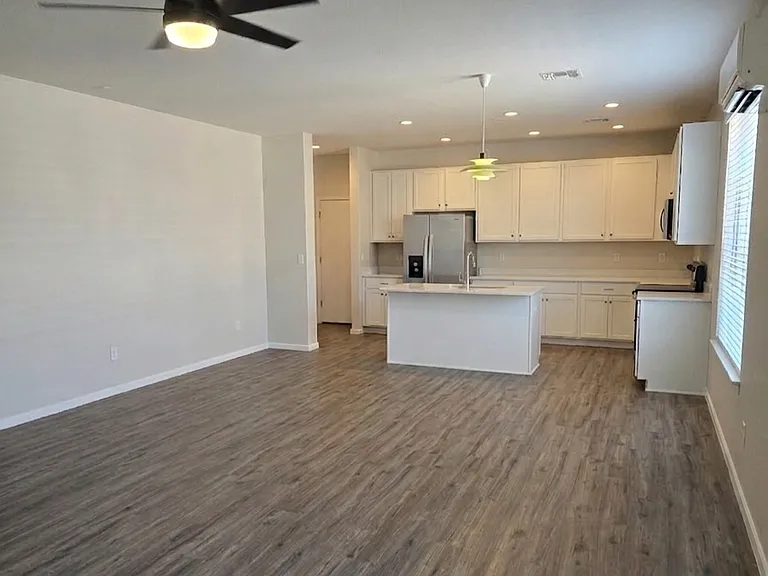 579 W Camino Sorpresa — Photo 11