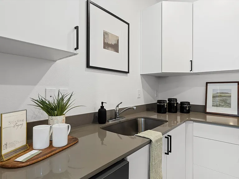 Shamrock Apartments — Photo 19