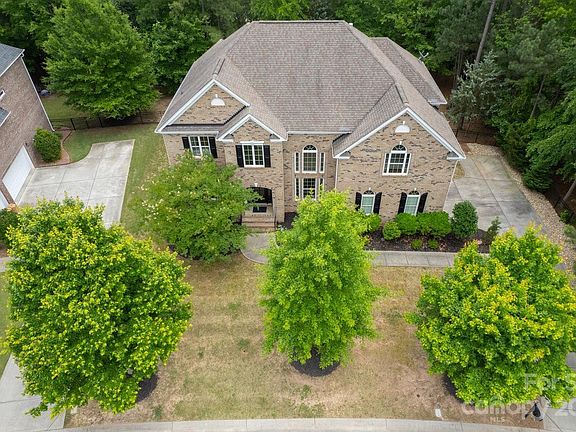 2nd image of 16441 Doves Canyon Ln