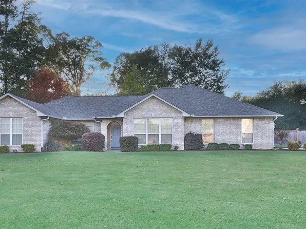 212 Fawn Cv, White Hall, AR 71602