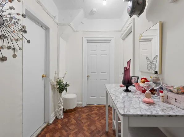 941 Jerome Avenue image 4 of 10